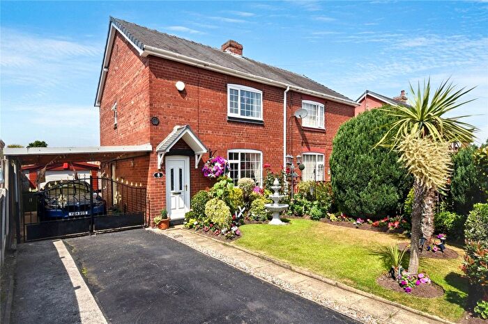 3 Bedroom Semi-Detached House For Sale In Whincop Avenue, Castleford, West Yorkshire, WF10