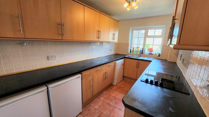 2 Bedroom Flat To Rent In Arborfield Close, Slough, SL1