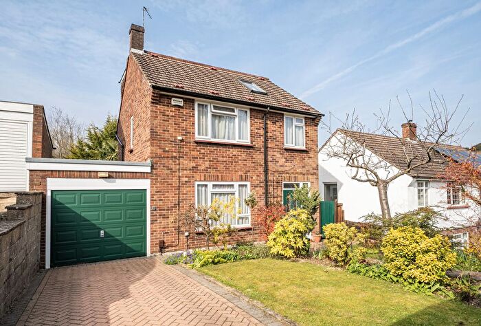 4 Bedroom Detached House For Sale In Benham Close, Coulsdon, CR5