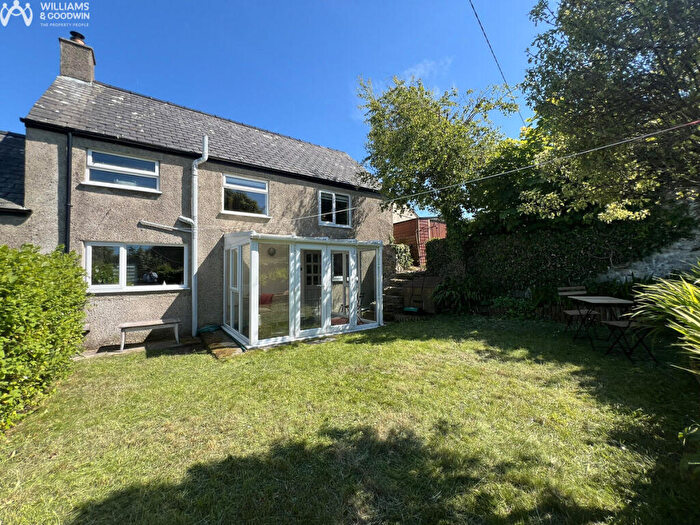 3 Bedroom Link Detached House For Sale In Mynydd Mechell, Amlwch, Anglesey, LL68