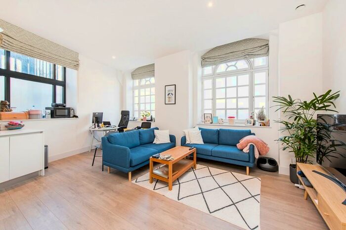 1 Bedroom Apartment To Rent In Cambridge House, Mayes Road, Wood Green, N22