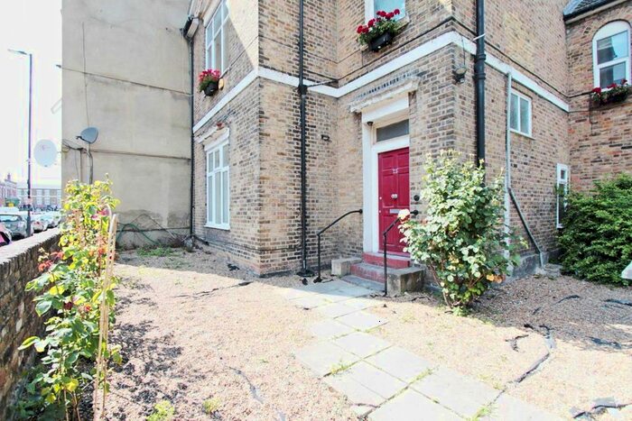 2 Bedroom Flat To Rent In Northumberland Park, Tottenham, London, N17