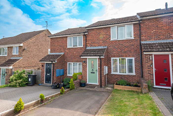 2 Bedroom Terraced House For Sale In Wordsworth Avenue, Yateley, Hampshire, GU46