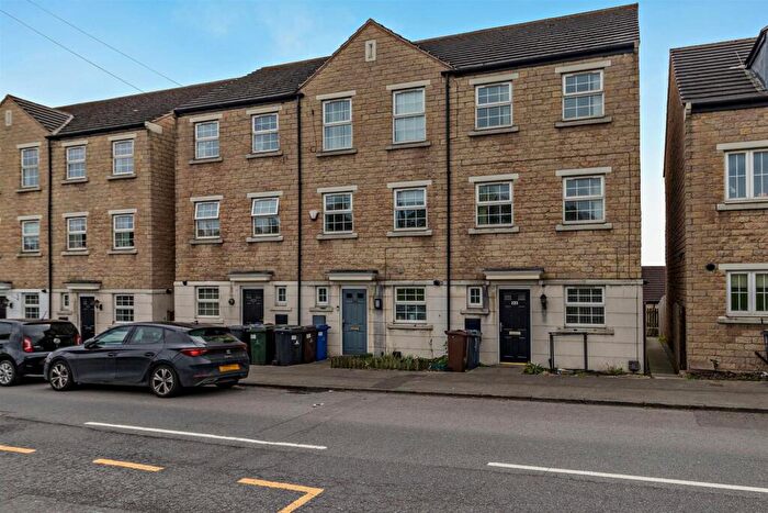 4 Bedroom Town House For Sale In Cemetary Road, Jump, Barnsley, S74
