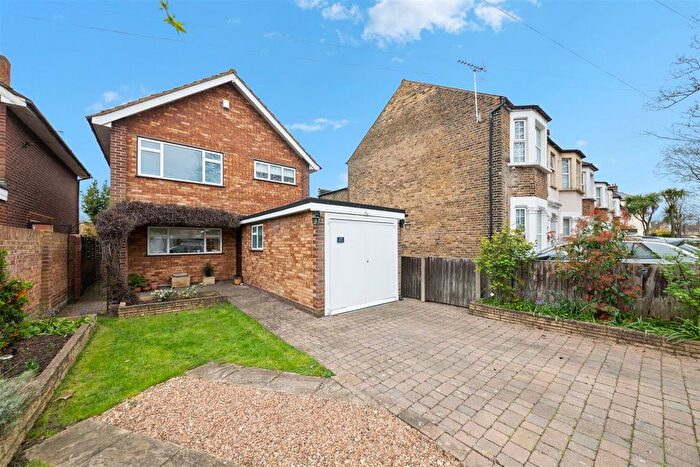 3 Bedroom Detached House For Sale In Maswell Park Crescent, Hounslow, TW3