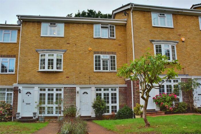 3 Bedroom Terraced House To Rent In Kenilworth Gardens, London, SE18