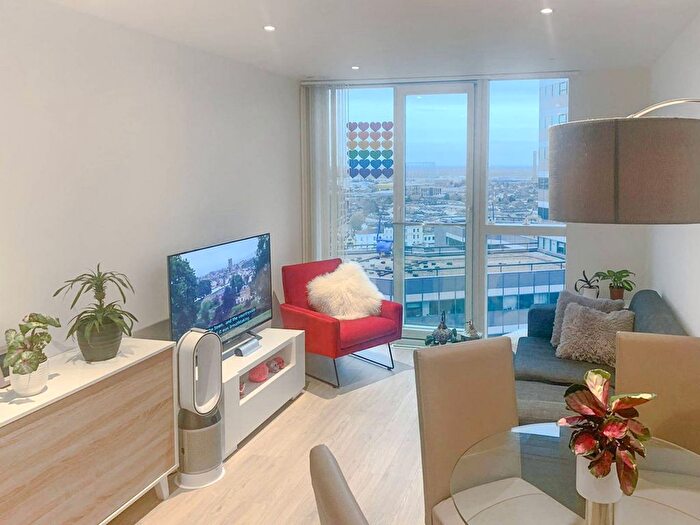 1 Bedroom Flat To Rent In Pinnacle Apartments, East Croydon, Croydon, CR0