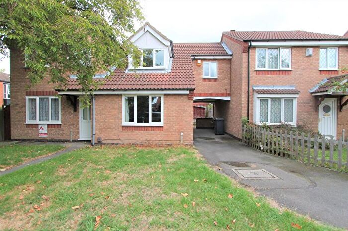 3 Bedroom Terraced House For Sale In Larchwood Close, Leicester, LE2