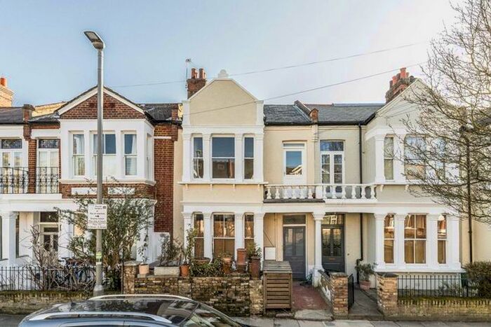 2 Bedroom Flat To Rent In Gartmoor Gardens, London, SW19