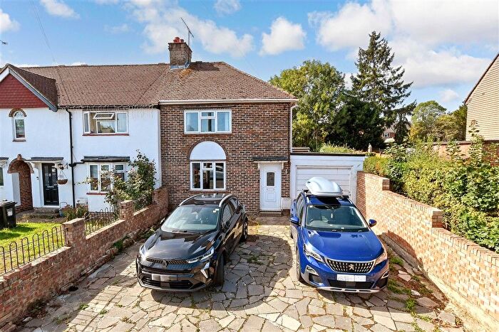 2 Bedroom End Of Terrace House For Sale In Colesmead Road, Redhill, Surrey, RH1