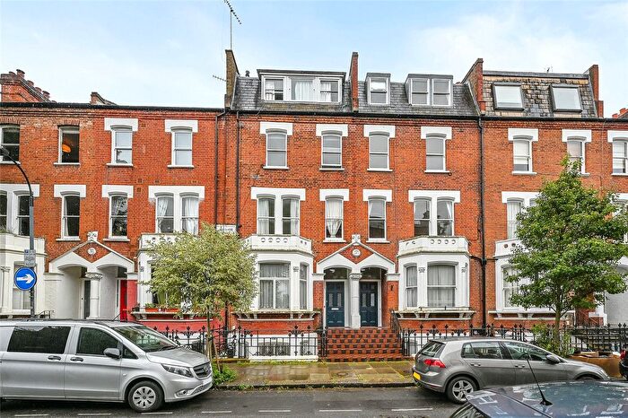 2 Bedroom Flat To Rent In Aynhoe Road, Brook Green, London, W14