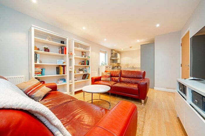 2 Bedroom Flat For Sale In Academy Place, Isleworth, TW7