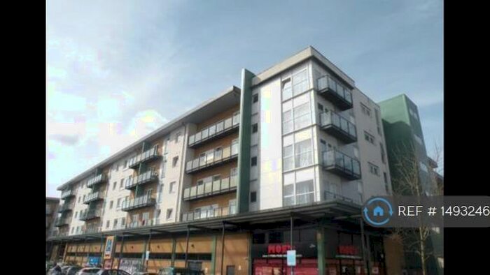 2 Bedroom Flat To Rent In Parkhouse Court, Hatfield, AL10