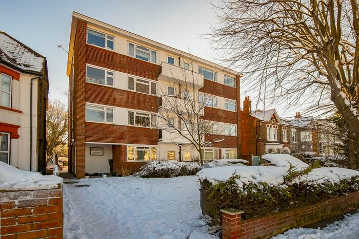 1 Bedroom Studio To Rent In Bramley Court, The Ridgeway, Chingford, E4