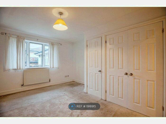 2 Bedroom Flat To Rent In Lethaby House, London, SW4