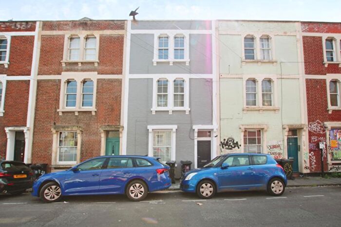 2 Bedroom Maisonette To Rent In Bath Buildings - Montpelier, BS6