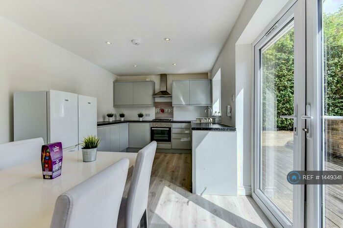 4 Bedroom Semi-Detached House To Rent In Selba Drive, Brighton, BN2