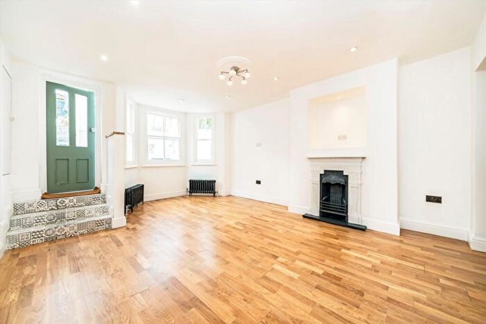 1 Bedroom Flat For Sale In Devonshire Road, Honor Oak, SE23