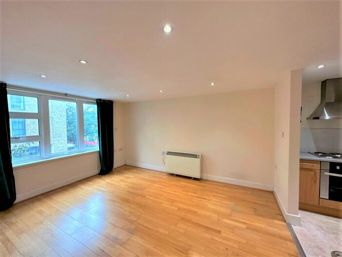 1 Bedroom Apartment To Rent In Brockway House, Holloway Road, N7