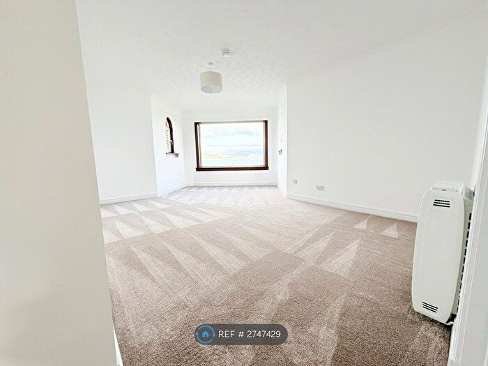 2 Bedroom Flat To Rent In Battery Park Avenue, Greenock, PA16