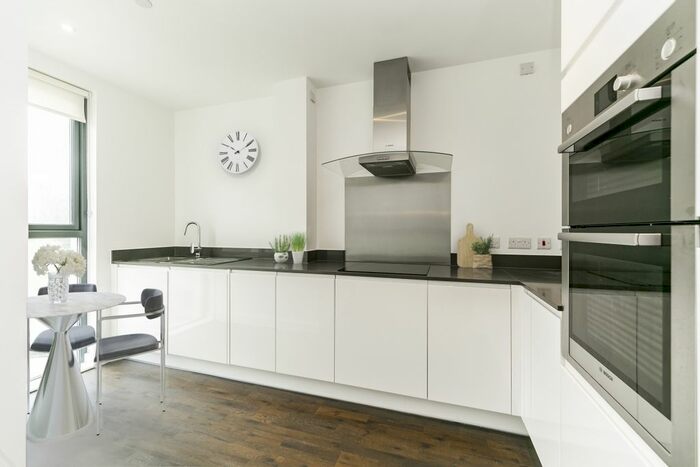 3 Bedroom Flat To Rent In Silverwood Place, London, SE10