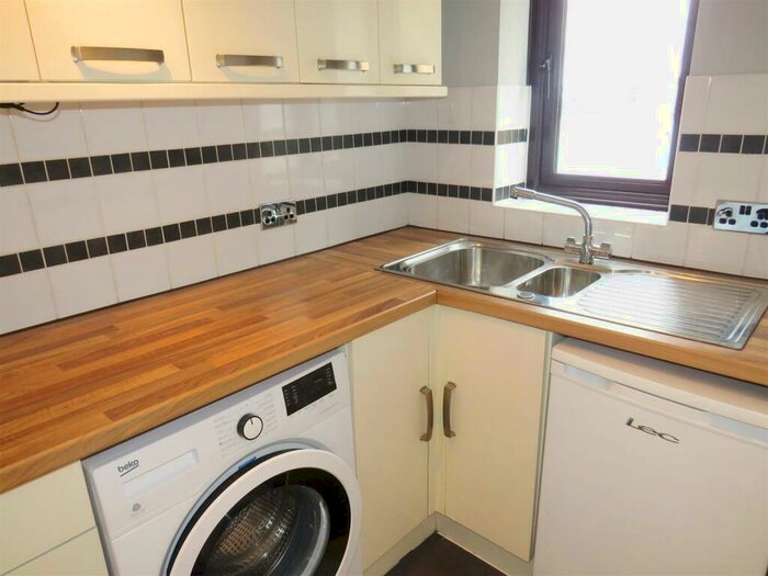 2 Bedroom Apartment To Rent In Mitchell Close, Southampton, SO19