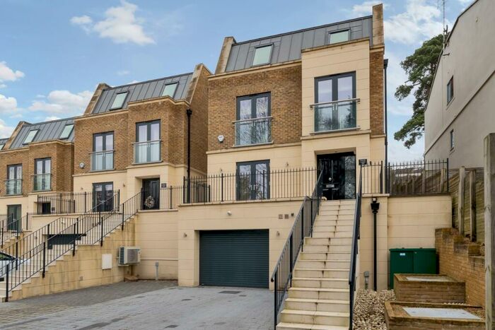 5 Bedroom Detached House To Rent In Woodlands Road Bromley, BR1