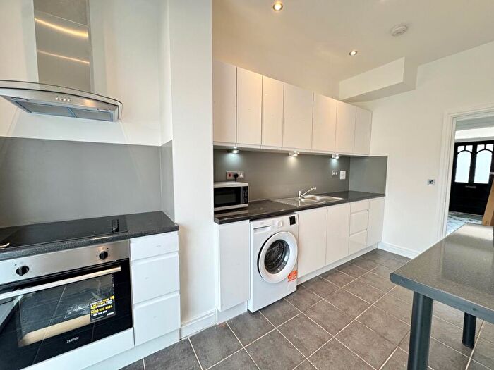 6 Bedroom House To Rent In Lincoln Road, Forest Gate, E7
