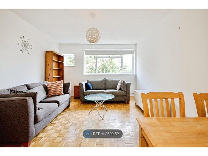 2 Bedroom Maisonette To Rent In Grovebury Court, London, N14