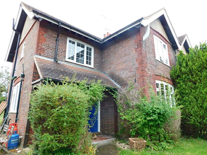3 Bedroom Cottage To Rent In Mayfield Cottages, Lower Luton Road, Luton, LU2
