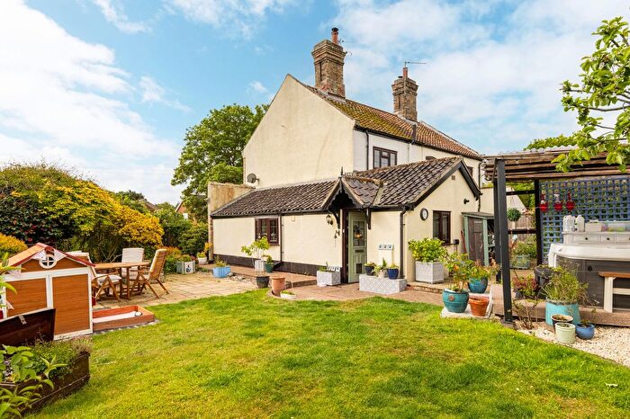 3 Bedroom Semi Detached House For Sale In The Street, North Cove, NR34