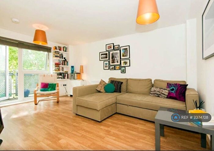 1 Bedroom Flat To Rent In Oakleigh Court, London, N1