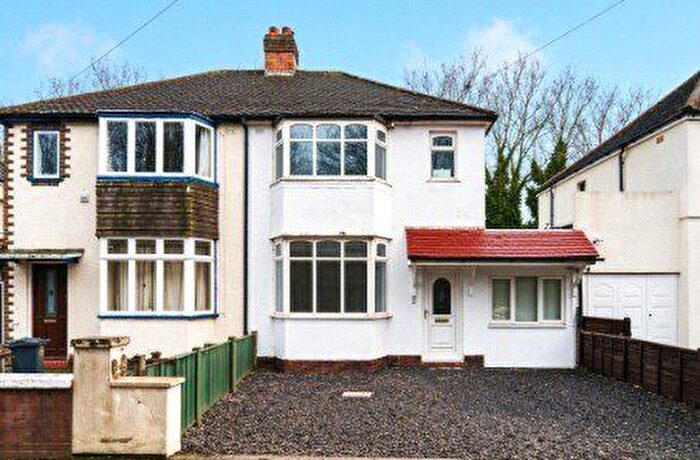 3 Bedroom Semi Detached House For Sale In Bentley Mill Lane, Walsall, West Midlands, WS2