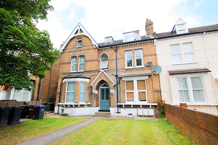 2 Bedroom Flat To Rent In Croydon Road, Penge, SE20
