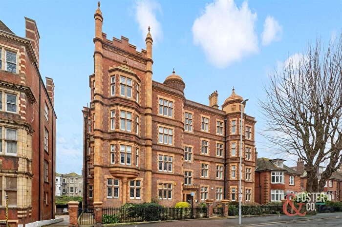 2 Bedroom Flat To Rent In The Drive, Hove, BN3