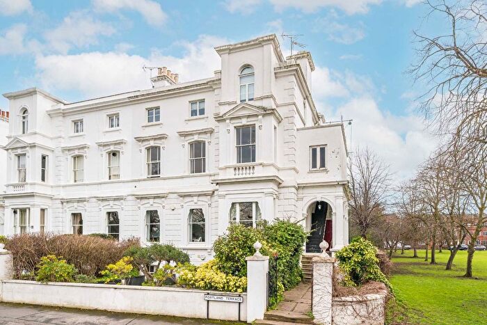 2 Bedroom Flat To Rent In Portland Terrace, The Green, Richmond, TW9