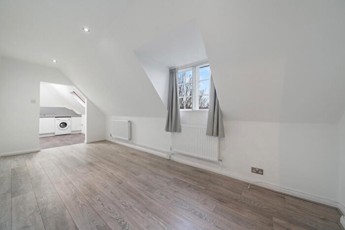 1 Bedroom Flat To Rent In Widecombe Court, Lyttelton Road, Hampstead Garden Suburb, N2