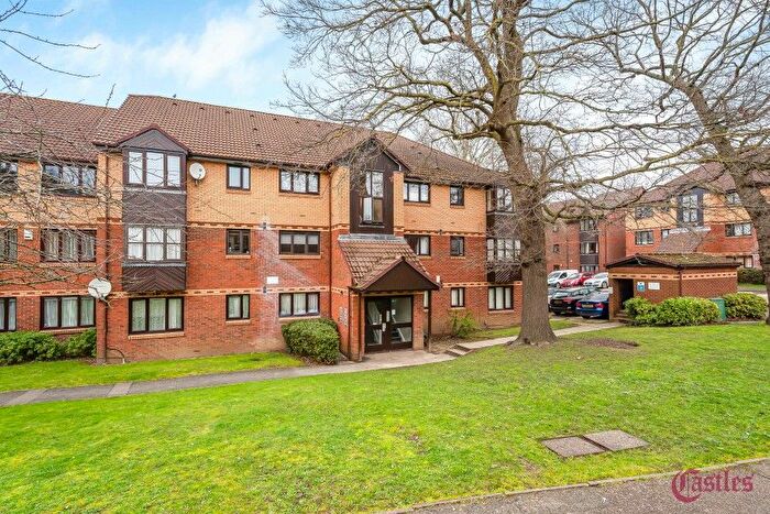 1 Bedroom Flat To Rent In Medesenge Way, Palmers Green, N13