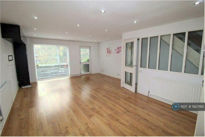 4 Bedroom Terraced House To Rent In Deans Close, Croydon, CR0