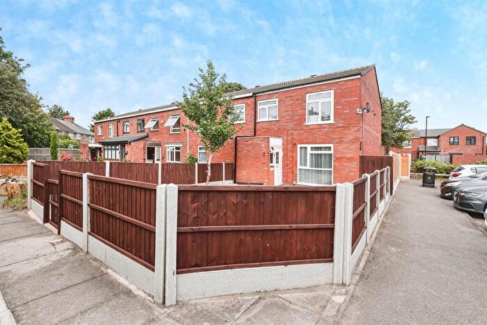 3 Bedroom End Of Terrace House For Sale In Old Moat Way, Birmingham, B8