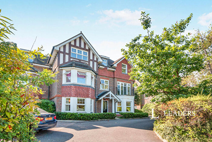 2 Bedroom Flat To Rent In Pembroke Road, Woking, GU22