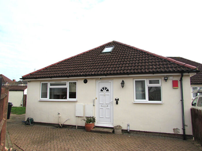 3 Bedroom Bungalow To Rent In Glebe Crescent, Harrow, Middlesex, HA3
