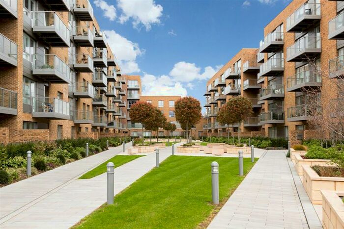1 Bedroom Apartment To Rent In Hamlet Court, Smithfield Square, Hornsey, N8
