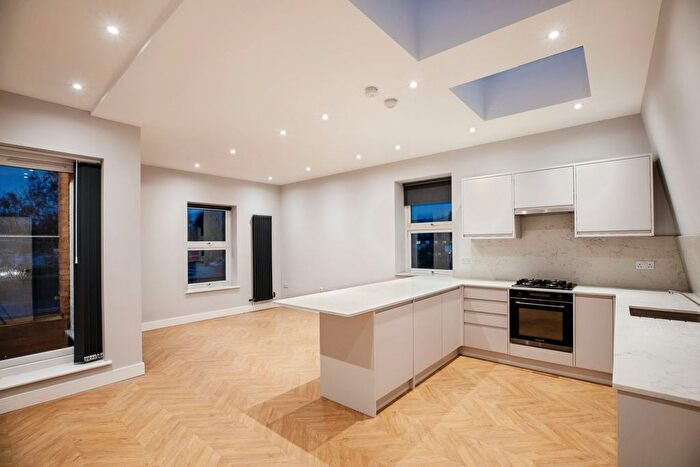 2 Bedroom Flat To Rent In Flat, Limes Road, SE13