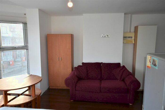 Studio To Rent In Fosse Road South, Leicester, LE3