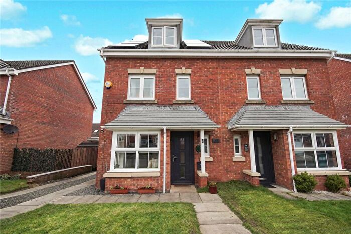 4 Bedroom Semi-Detached House For Sale In Garnqueen Crescent, Glenboig, Coatbridge, North Lanarkshire, ML5