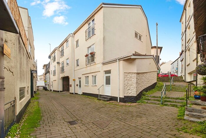 2 Bedroom Flat For Sale In Beach Street, Dawlish, Devon, EX7