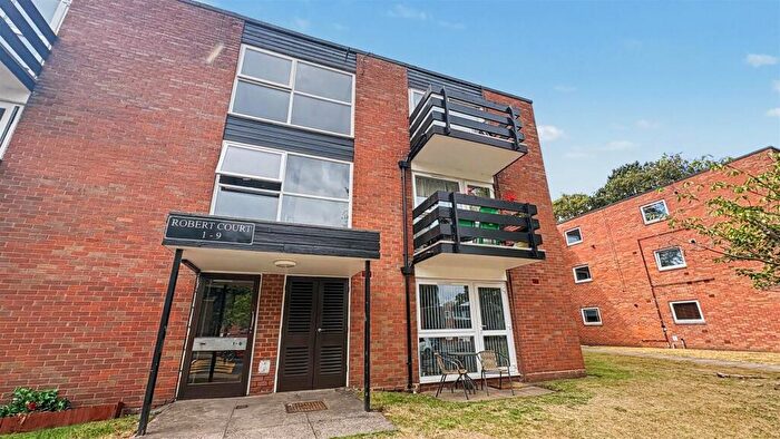 2 Bedroom Flat For Sale In Wake Green Park, Birmingham, B13