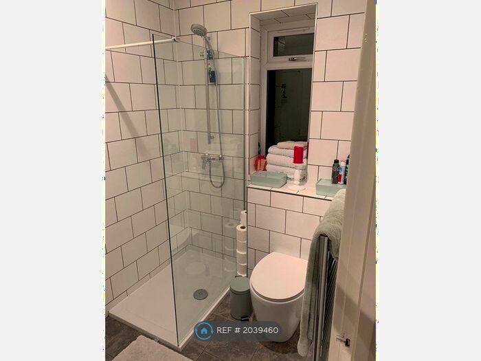 2 Bedroom Flat To Rent In Kielder Square, Salford, M5