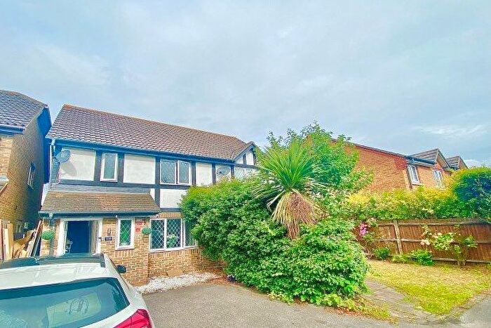 3 Bedroom Semi-Detached House To Rent In Francisco Close, Grays, RM16